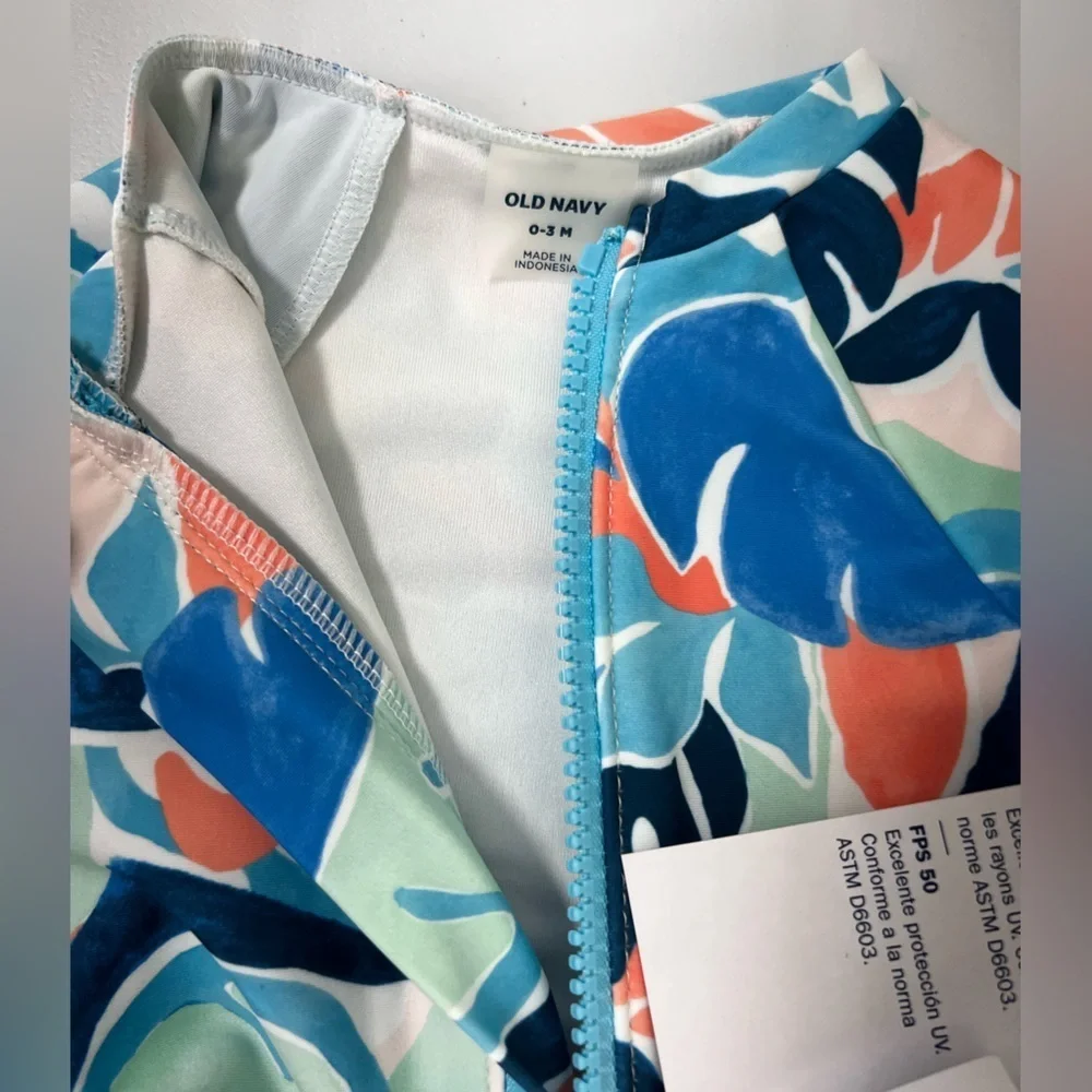OLD NAVY BABY SWIMSUIT SIZE 0-3M